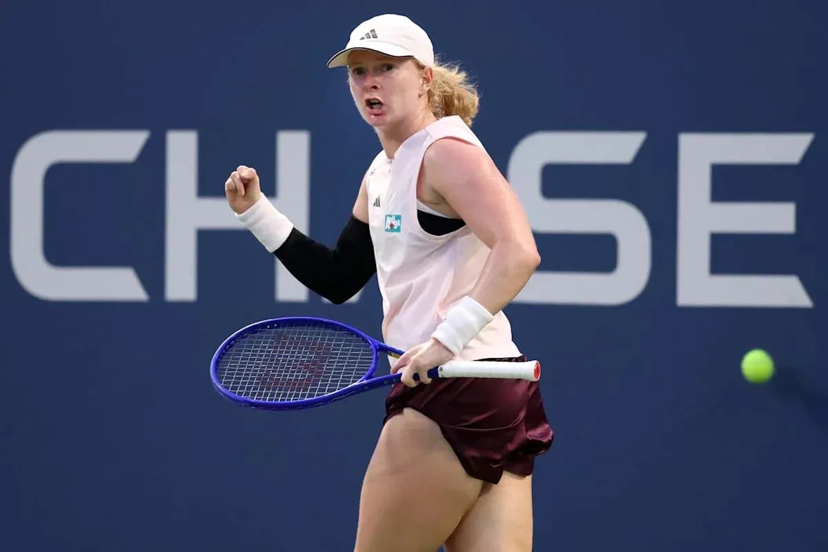 Joueuse de tennis célébrant un point au tournoi Joueuse de tennis célébrant un point au tournoi