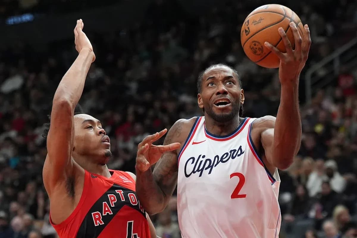 Kawhi Leonard shooting during Clippers vs Raptors game Kawhi Leonard shooting during Clippers vs Raptors game