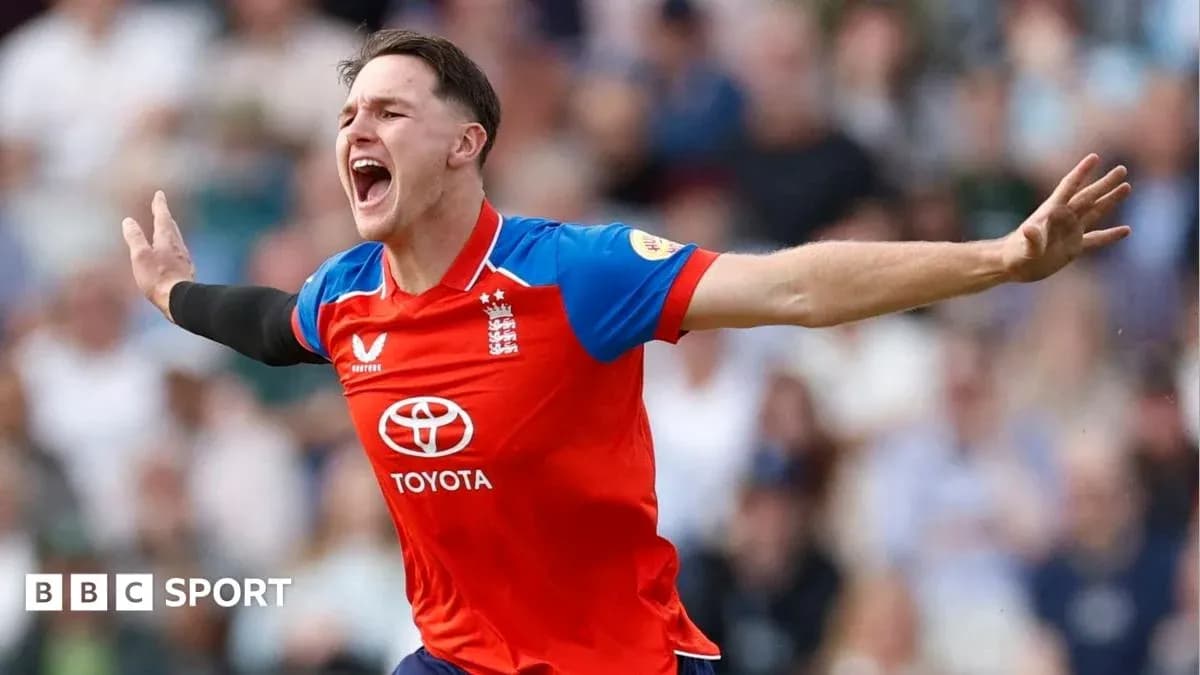 Joueur anglais célébrant une prise de wicket Joueur anglais célébrant une prise de wicket