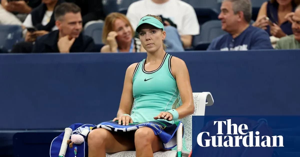 Joueuse de tennis assise sur un banc durant un match Joueuse de tennis assise sur un banc durant un match