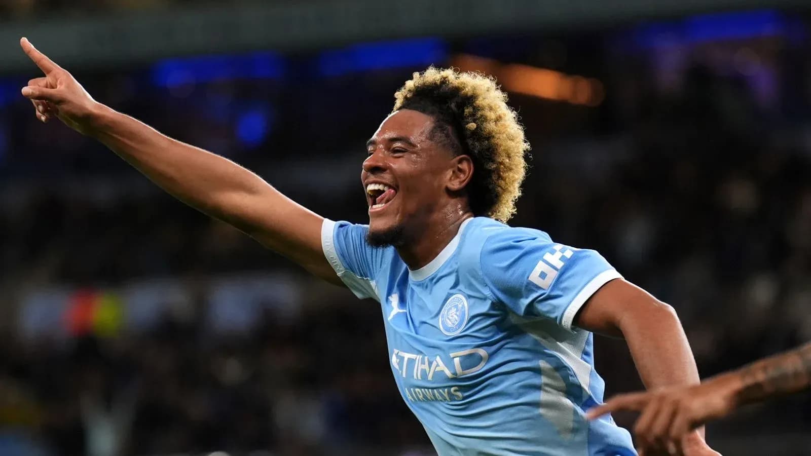 Joueur de Manchester City célébrant un but Joueur de Manchester City célébrant un but