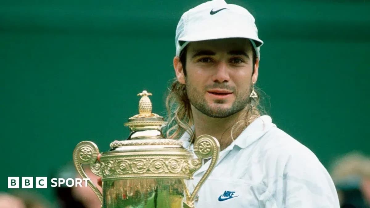 Joueur tenant le trophée de Wimbledon en 1996 Joueur tenant le trophée de Wimbledon en 1996