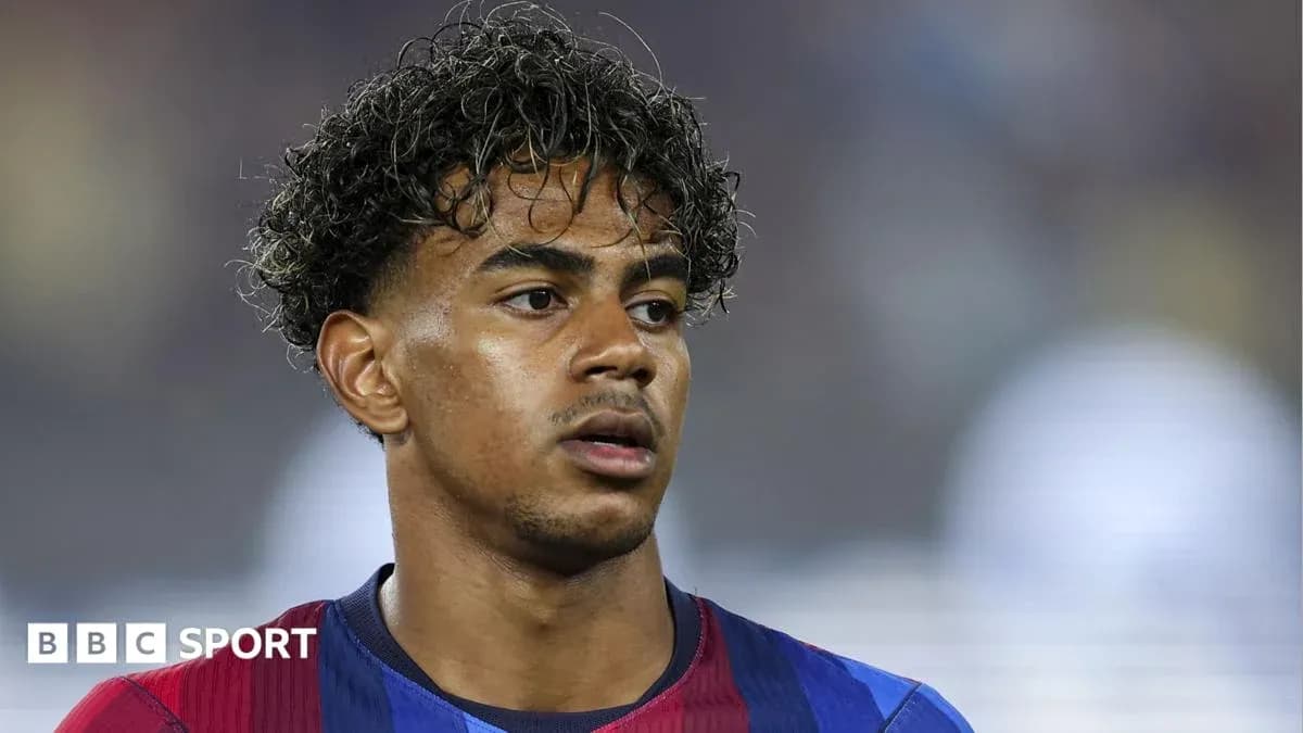 Joueur de football en tenue du FC Barcelone Joueur de football en tenue du FC Barcelone