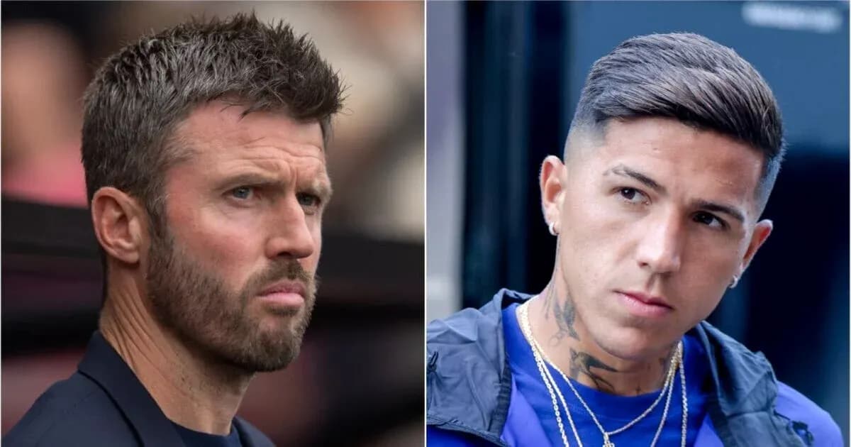 Deux hommes posant, l'un avec une barbe, l'autre tatoué Deux hommes posant, l'un avec une barbe, l'autre tatoué