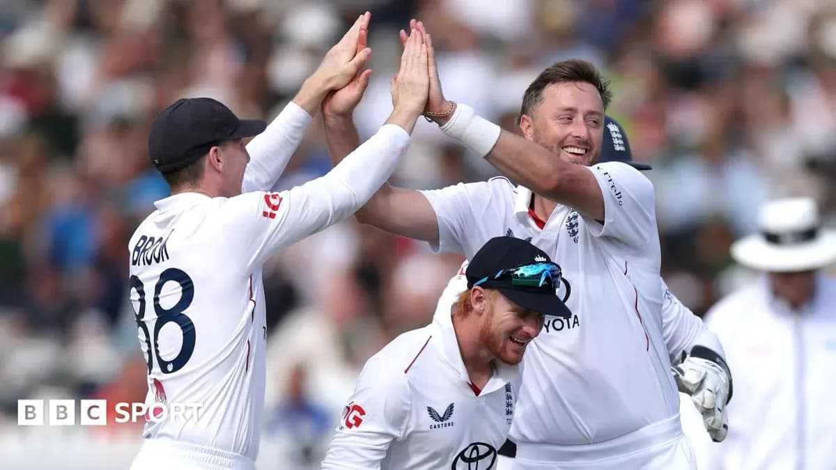 Joueurs anglais célébrant un wicket lors du match Joueurs anglais célébrant un wicket lors du match