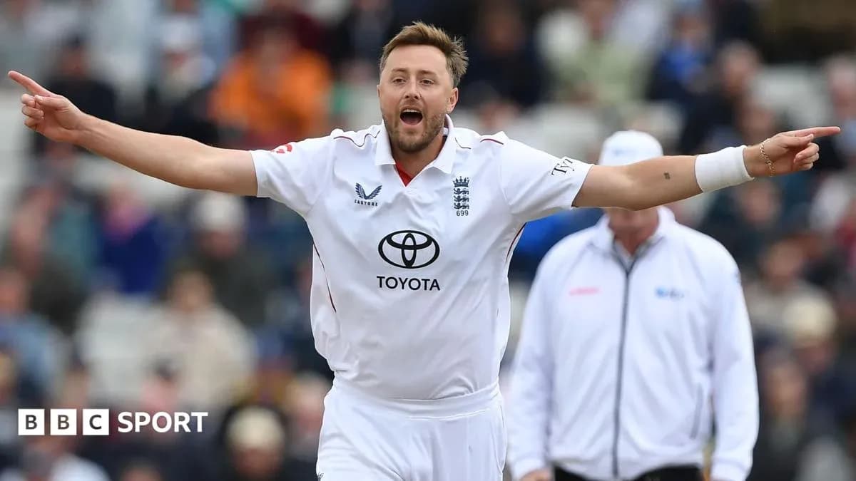 Joueur de cricket anglais célébrant une prise Joueur de cricket anglais célébrant une prise