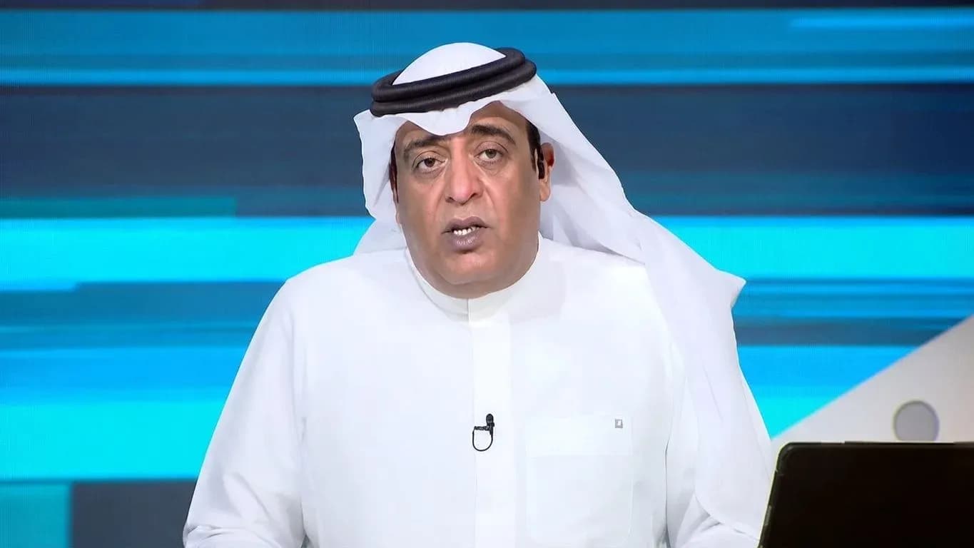 Présentateur de télévision parlant dans un studio Présentateur de télévision parlant dans un studio