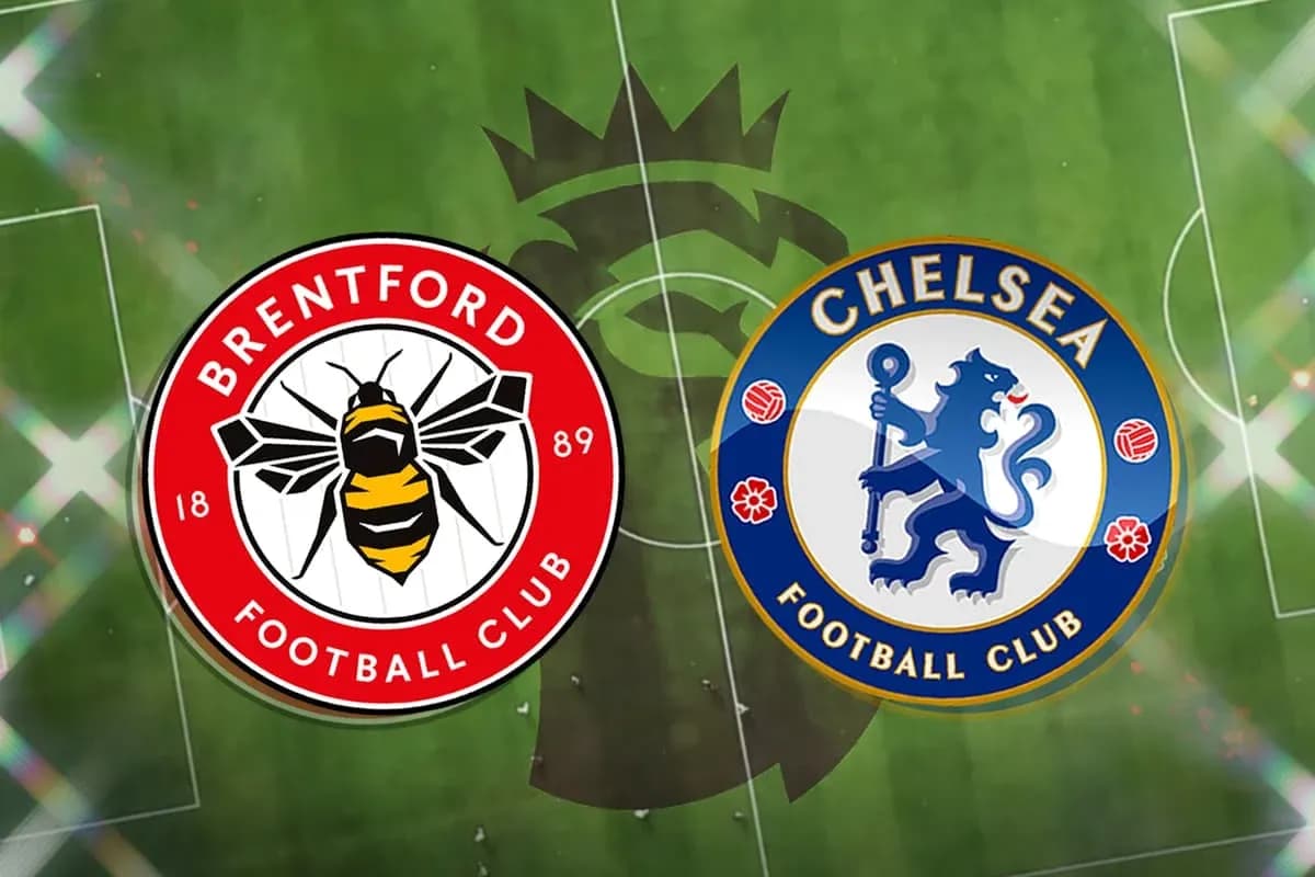 Logos de Brentford et Chelsea sur le terrain de football Logos de Brentford et Chelsea sur le terrain de football
