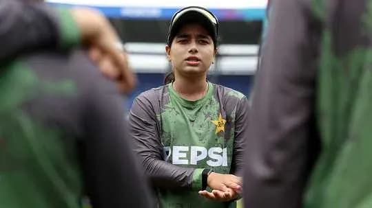 Joueuse du Pakistan parlant lors de l'entraînement Joueuse du Pakistan parlant lors de l'entraînement