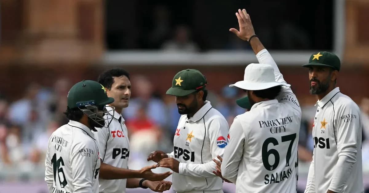 Équipe de cricket du Pakistan célébrant un wicket Équipe de cricket du Pakistan célébrant un wicket