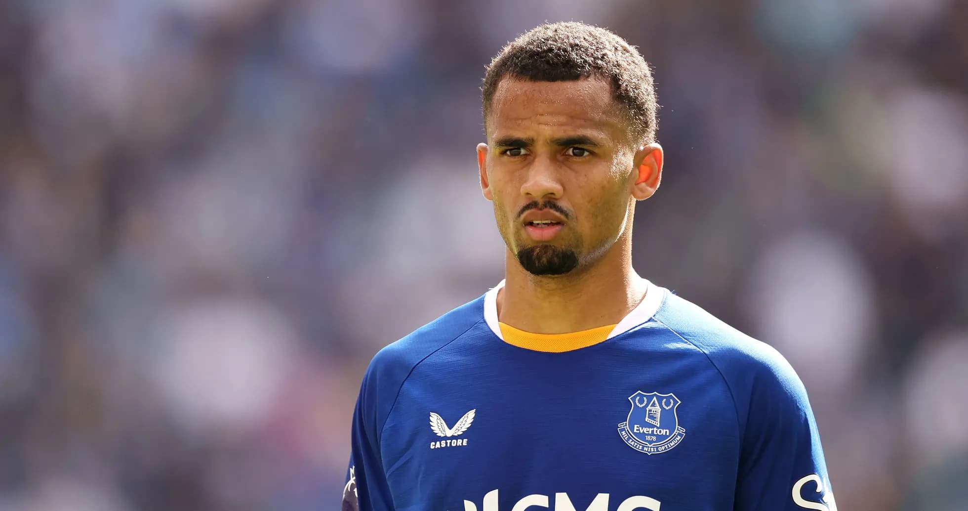 Joueur d'Everton sur le terrain avant le match Joueur d'Everton sur le terrain avant le match