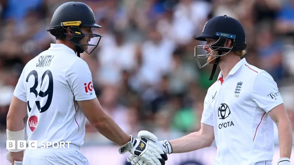 Joueurs se serrant la main sur le terrain de cricket Joueurs se serrant la main sur le terrain de cricket