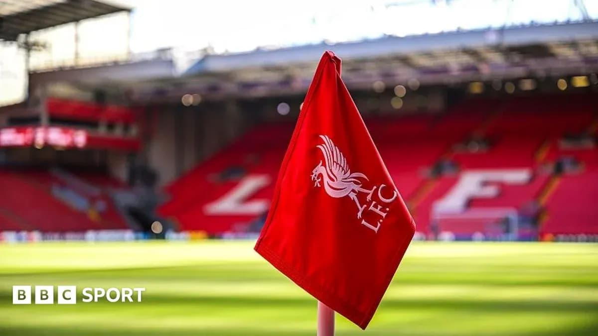 Drapeau de Liverpool dans le stade vide Drapeau de Liverpool dans le stade vide