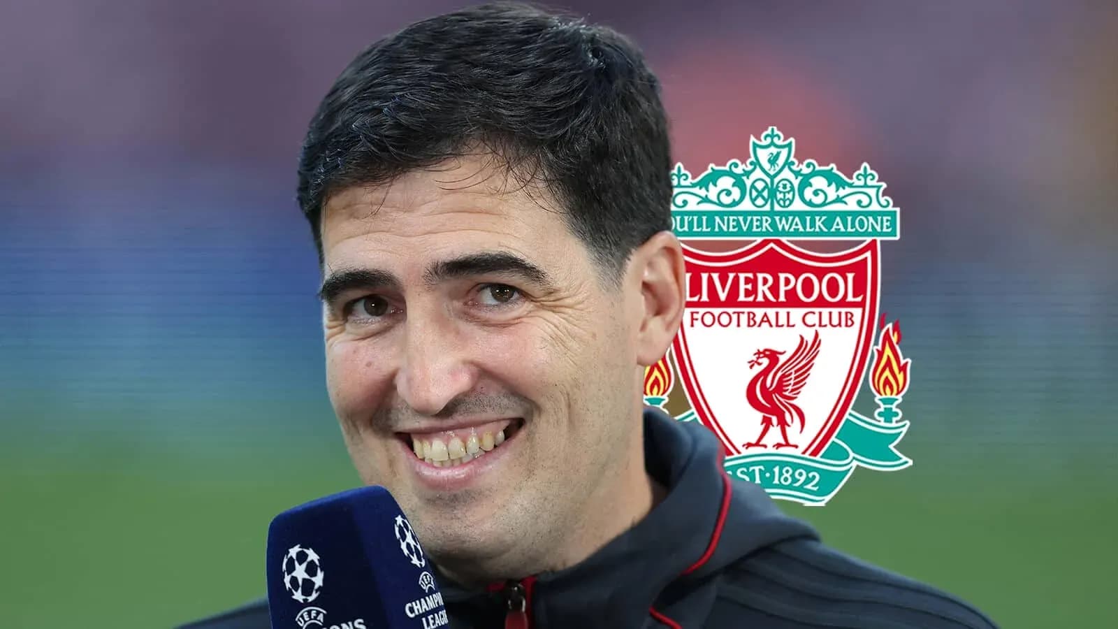 Person souriant avec logo de Liverpool en arrière-plan Person souriant avec logo de Liverpool en arrière-plan