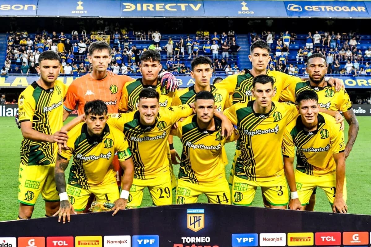 Équipe posant en uniforme avant le match Équipe posant en uniforme avant le match