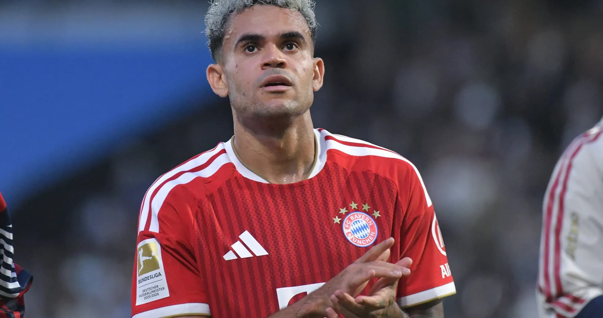 Joueur de Bayern Munich applaudissant après le match Joueur de Bayern Munich applaudissant après le match