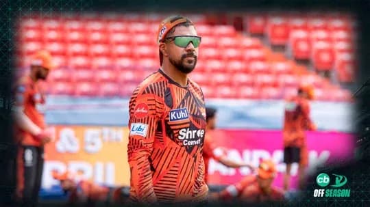 Joueur en tenue d'entraînement sur le terrain Joueur en tenue d'entraînement sur le terrain