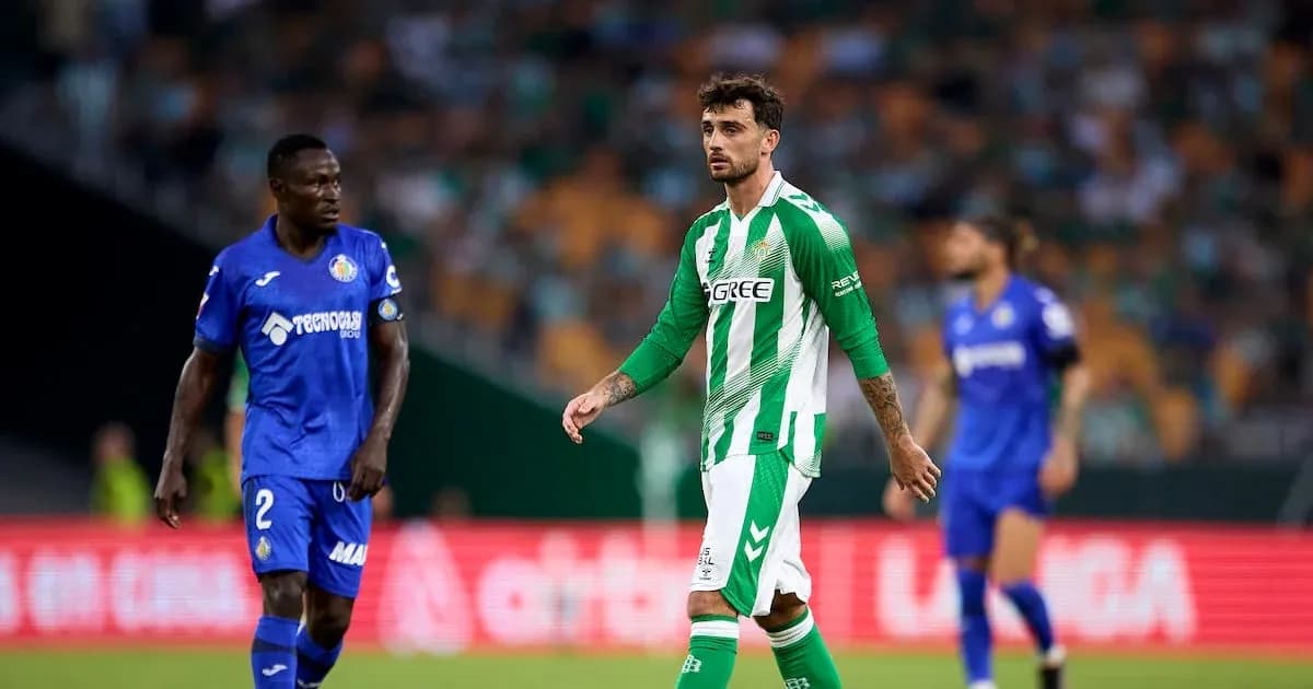 Joueurs de Betis et Getafe sur le terrain de jeu Joueurs de Betis et Getafe sur le terrain de jeu