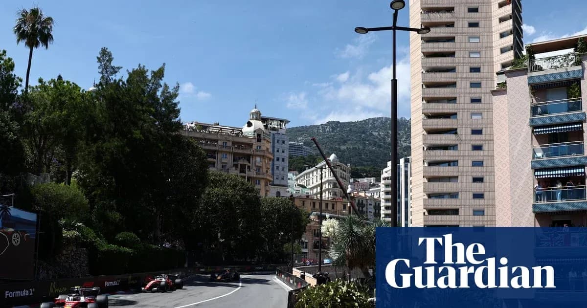 Voitures de Formule 1 sur circuit à Monaco Voitures de Formule 1 sur circuit à Monaco