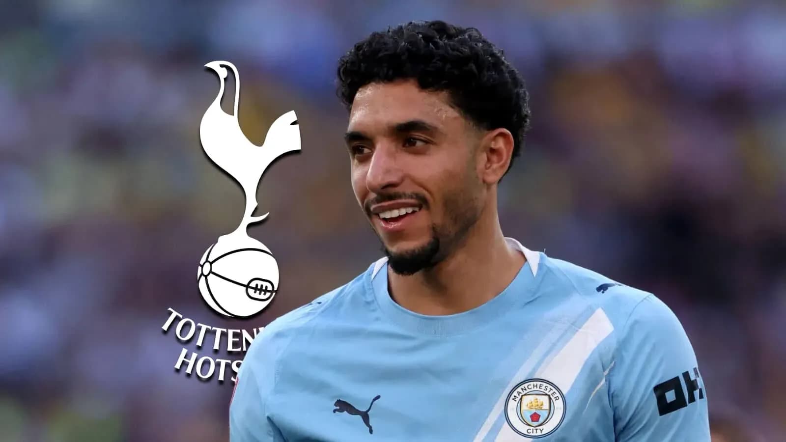 Joueur de Manchester City avec logo de Tottenham Joueur de Manchester City avec logo de Tottenham