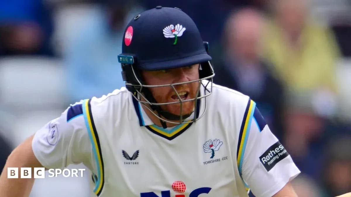 Joueur de cricket de Yorkshire en action Joueur de cricket de Yorkshire en action