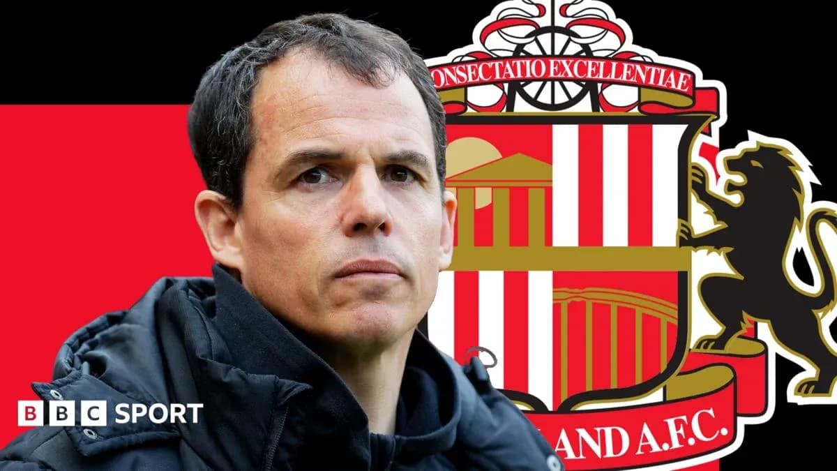 Entraîneur devant le logo de Sunderland A.F.C. Entraîneur devant le logo de Sunderland A.F.C.