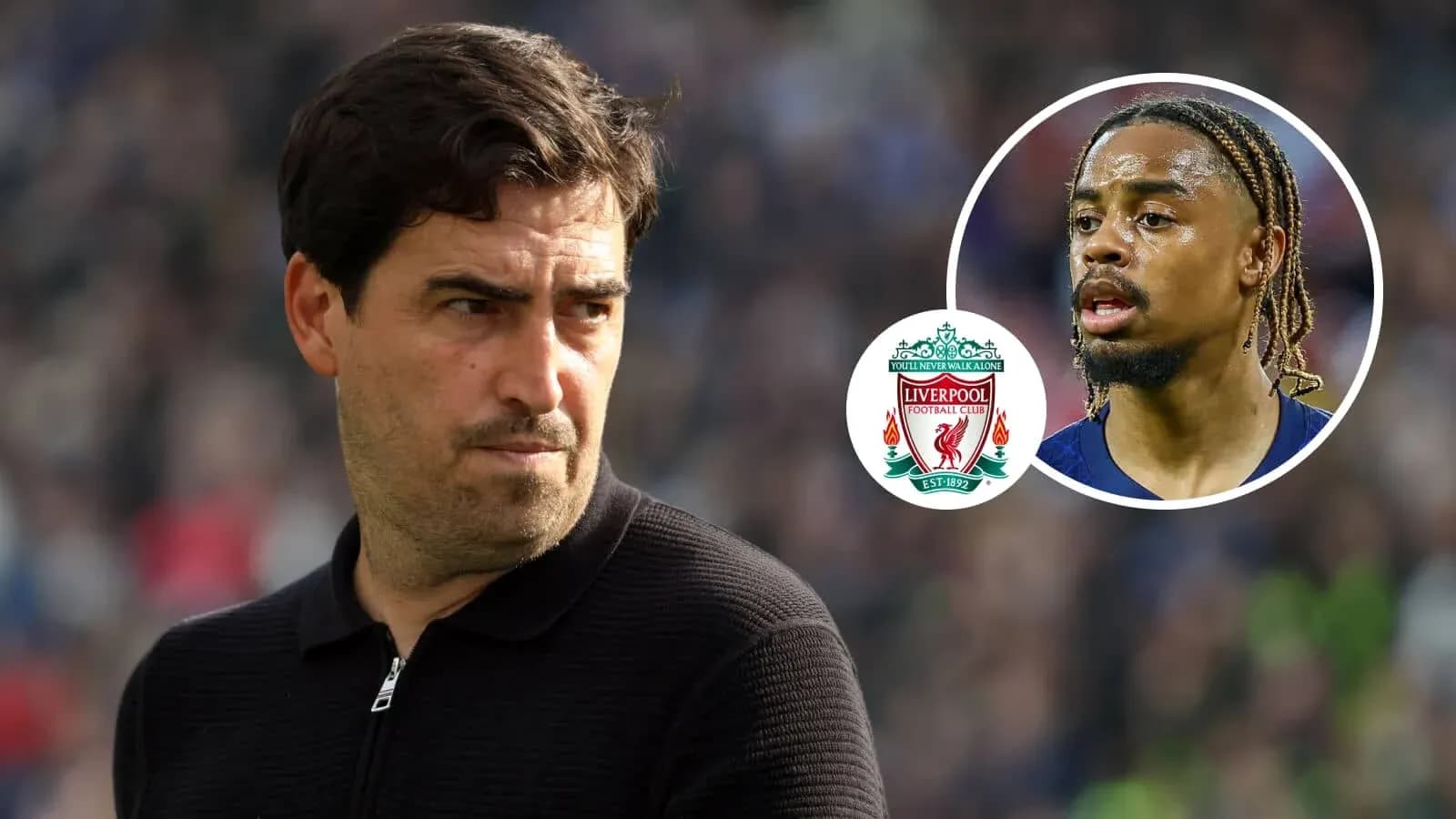 Entraîneur observant le match avec joueurs de Liverpool Entraîneur observant le match avec joueurs de Liverpool