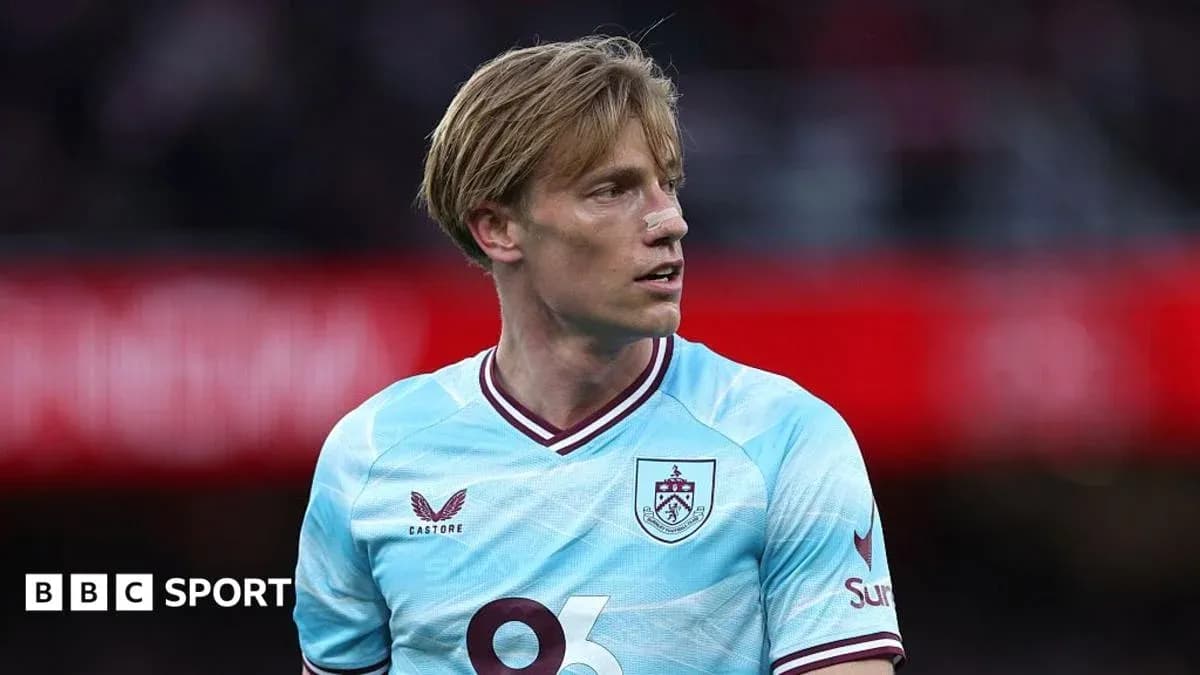 Joueur de Burnley avec un bandage sur le nez Joueur de Burnley avec un bandage sur le nez
