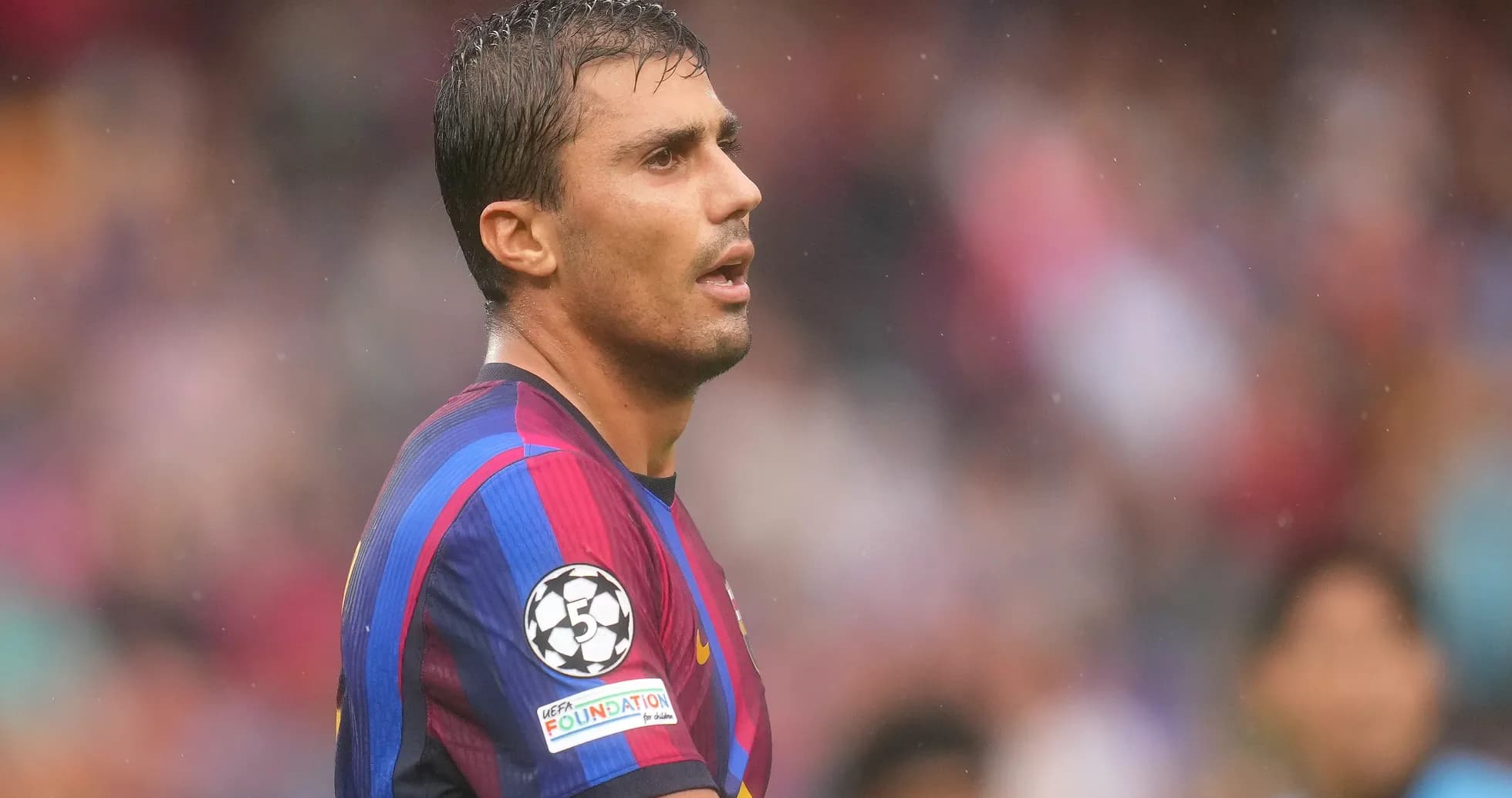 Joueur du FC Barcelone sur le terrain pendant un match Joueur du FC Barcelone sur le terrain pendant un match