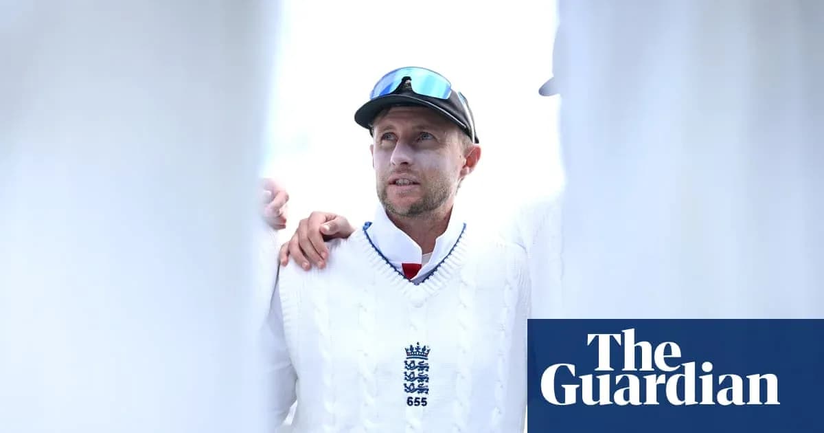 Joueur de cricket en tenue blanche pendant une réunion Joueur de cricket en tenue blanche pendant une réunion