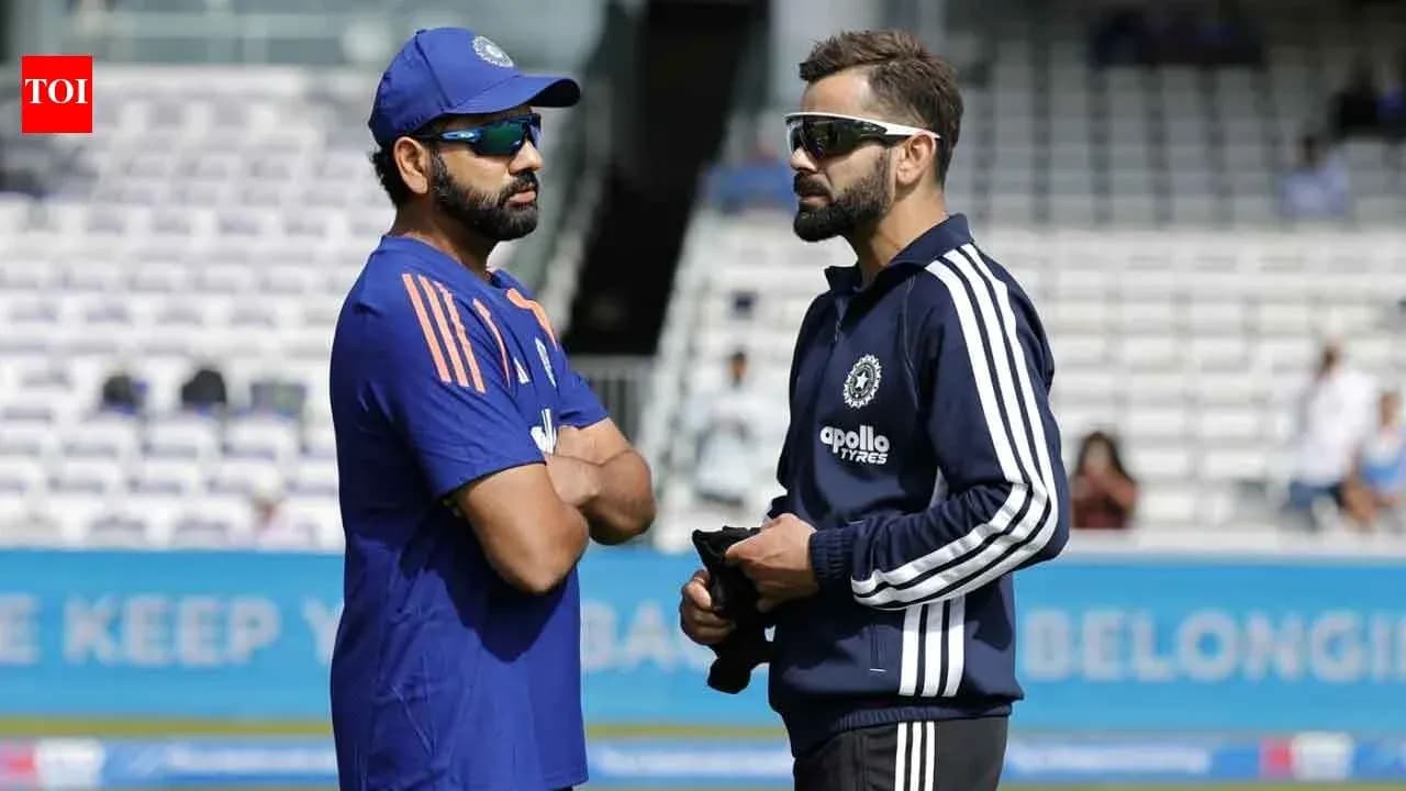Rohit Sharma and Virat Kohli discussing on the field Rohit Sharma and Virat Kohli discussing on the field
