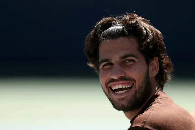 Joueur souriant lors d'une séance d'entraînement Joueur souriant lors d'une séance d'entraînement