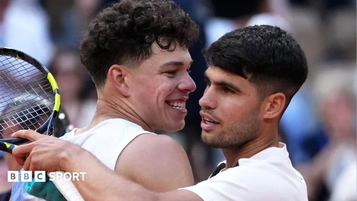 Joueurs de tennis s'embrassant après le match Joueurs de tennis s'embrassant après le match