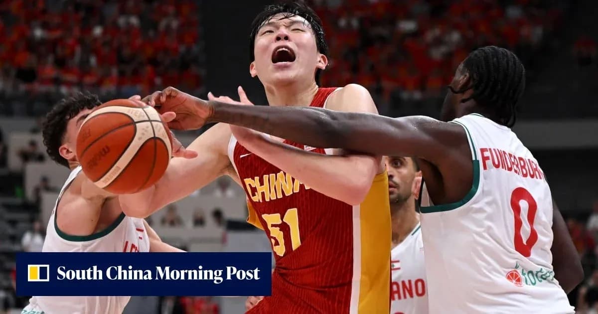 Joueur chinois en action contre des adversaires Joueur chinois en action contre des adversaires