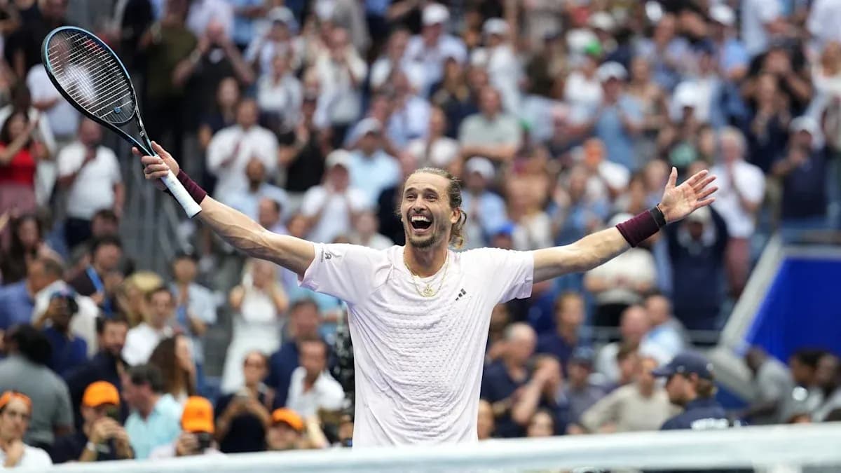 Joueur de tennis célébrant sa victoire devant le public Joueur de tennis célébrant sa victoire devant le public