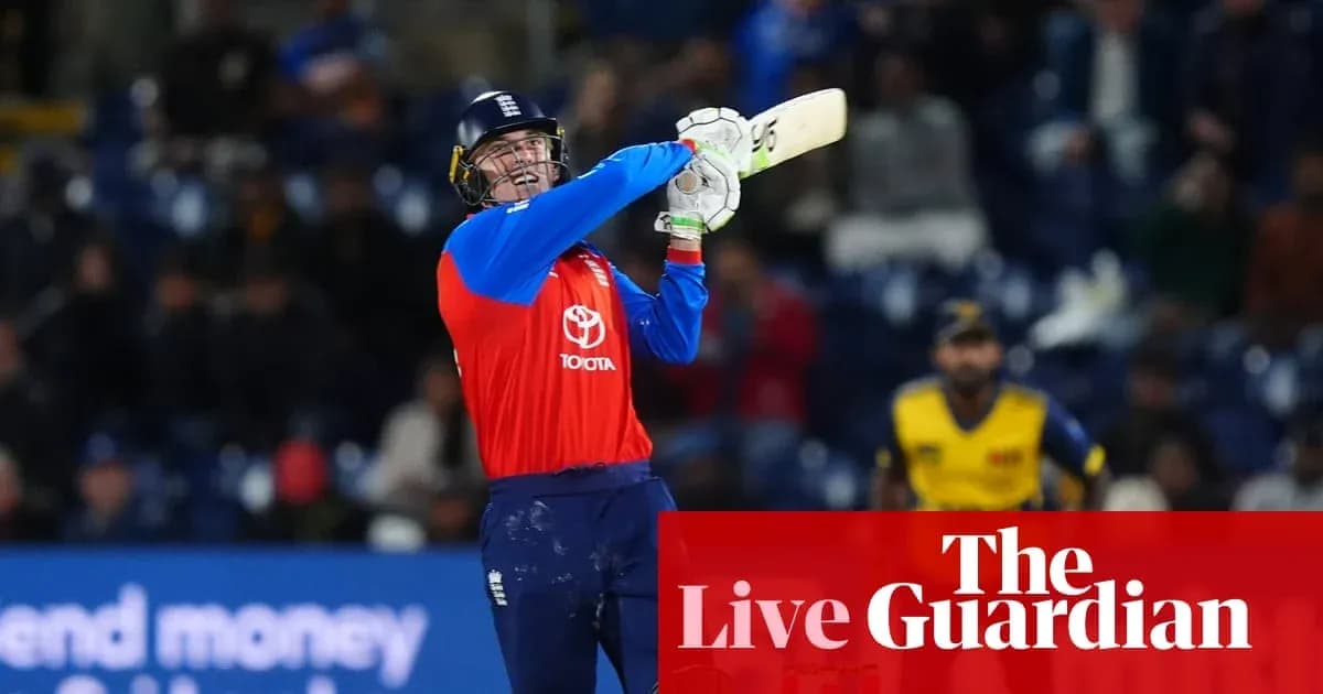 Joueur anglais frappant la balle au cricket Joueur anglais frappant la balle au cricket