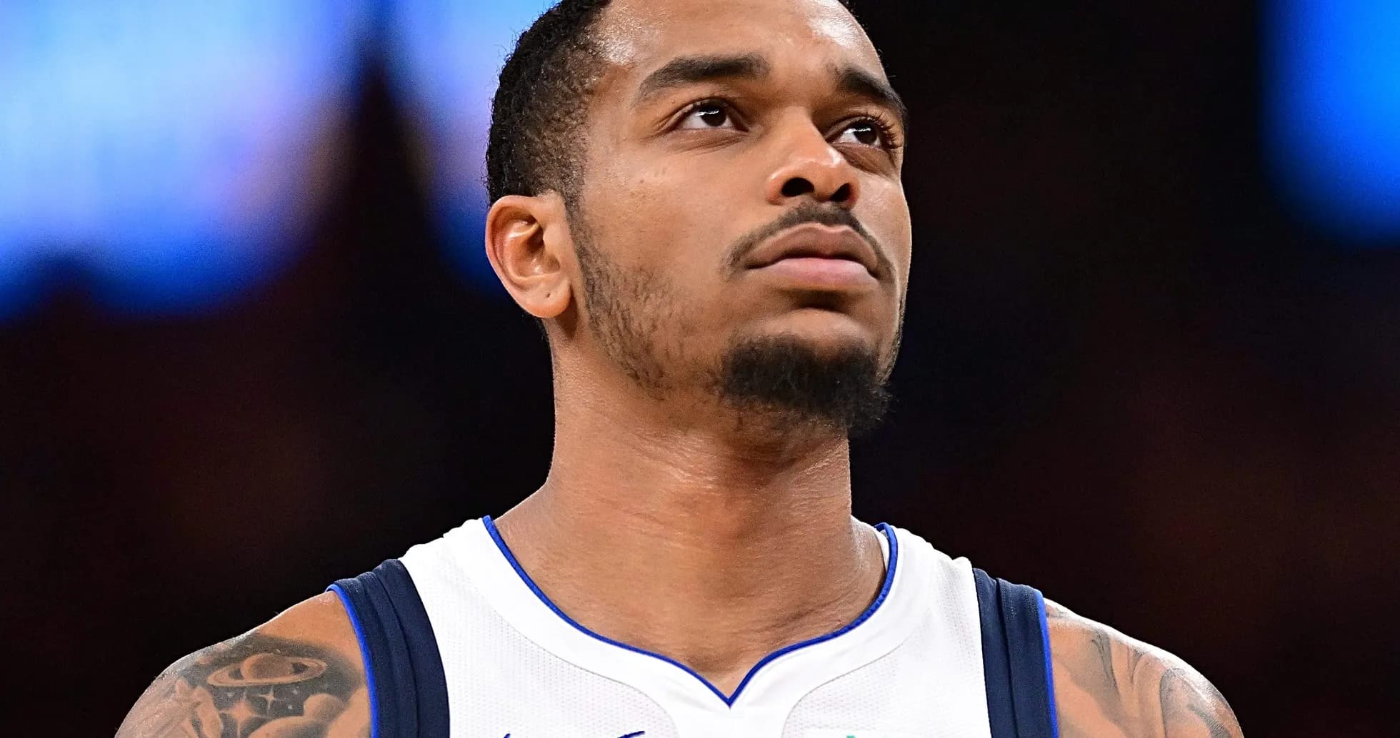 Joueur de Dallas Mavericks sur le terrain Joueur de Dallas Mavericks sur le terrain