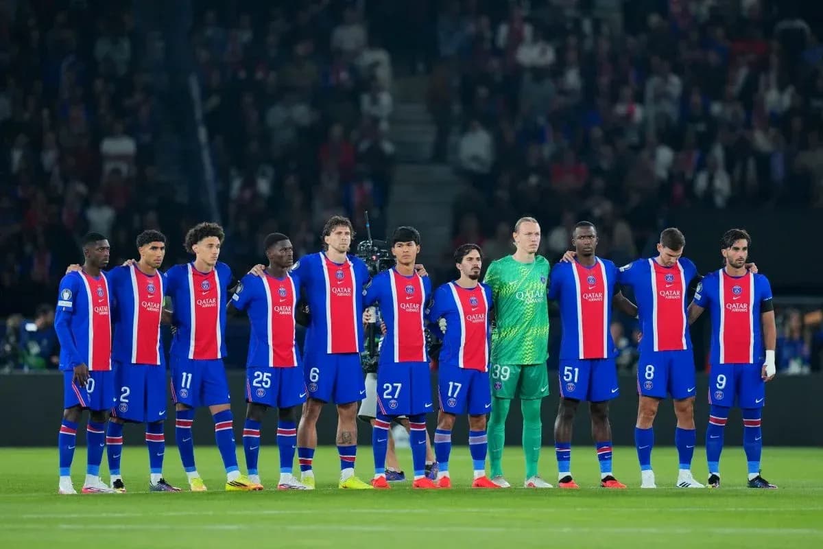 Joueurs du PSG en formation avant un match Joueurs du PSG en formation avant un match