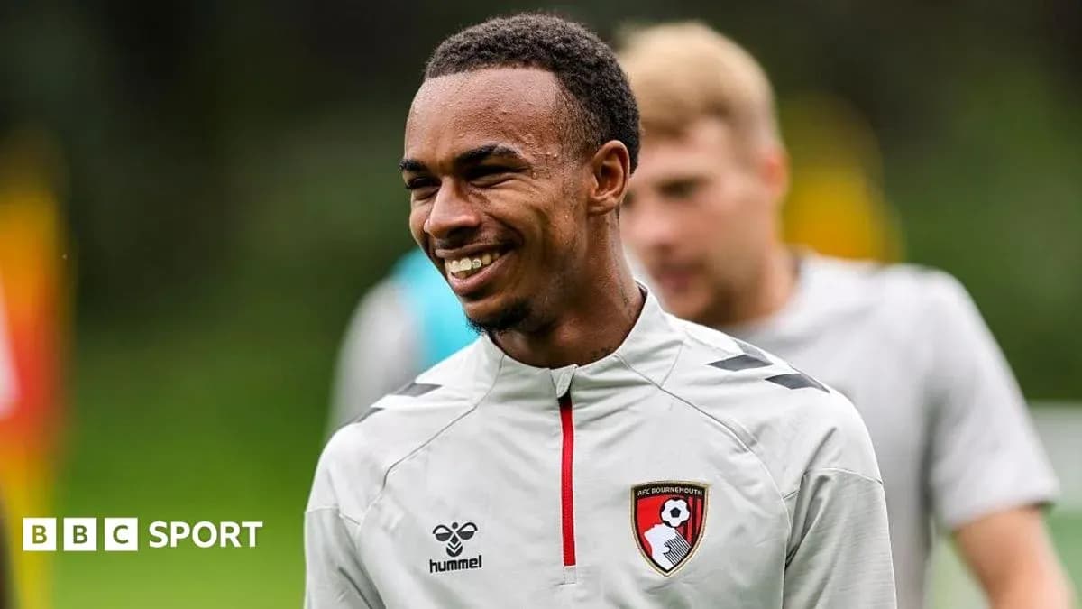 Joueur souriant lors d'une séance d'entraînement Joueur souriant lors d'une séance d'entraînement