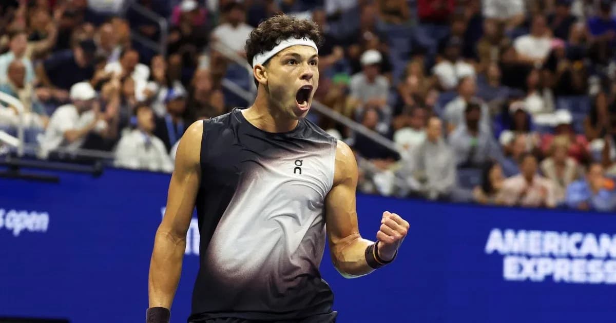 Joueur de tennis célébrant un point au US Open Joueur de tennis célébrant un point au US Open