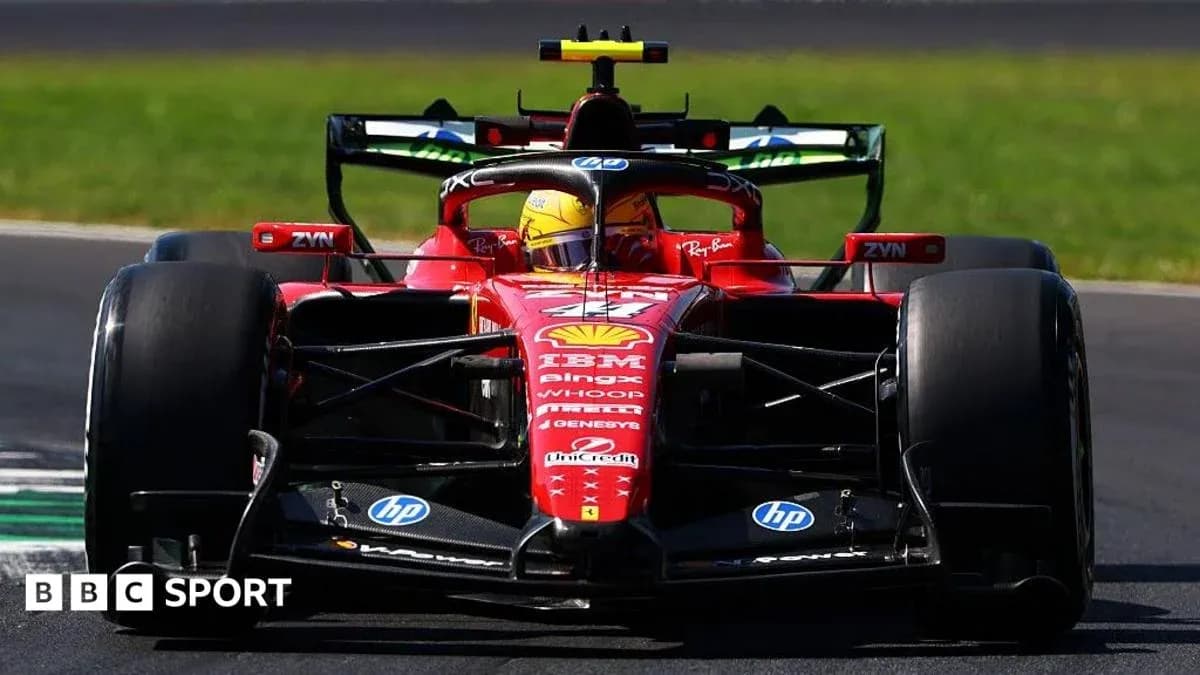 Voiture de Formule 1 Ferrari sur la piste Voiture de Formule 1 Ferrari sur la piste