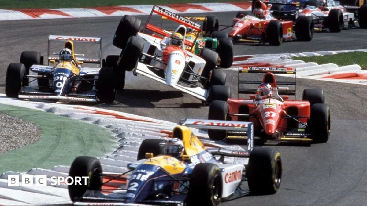 Voitures de F1 en course sur circuit sinueux Voitures de F1 en course sur circuit sinueux