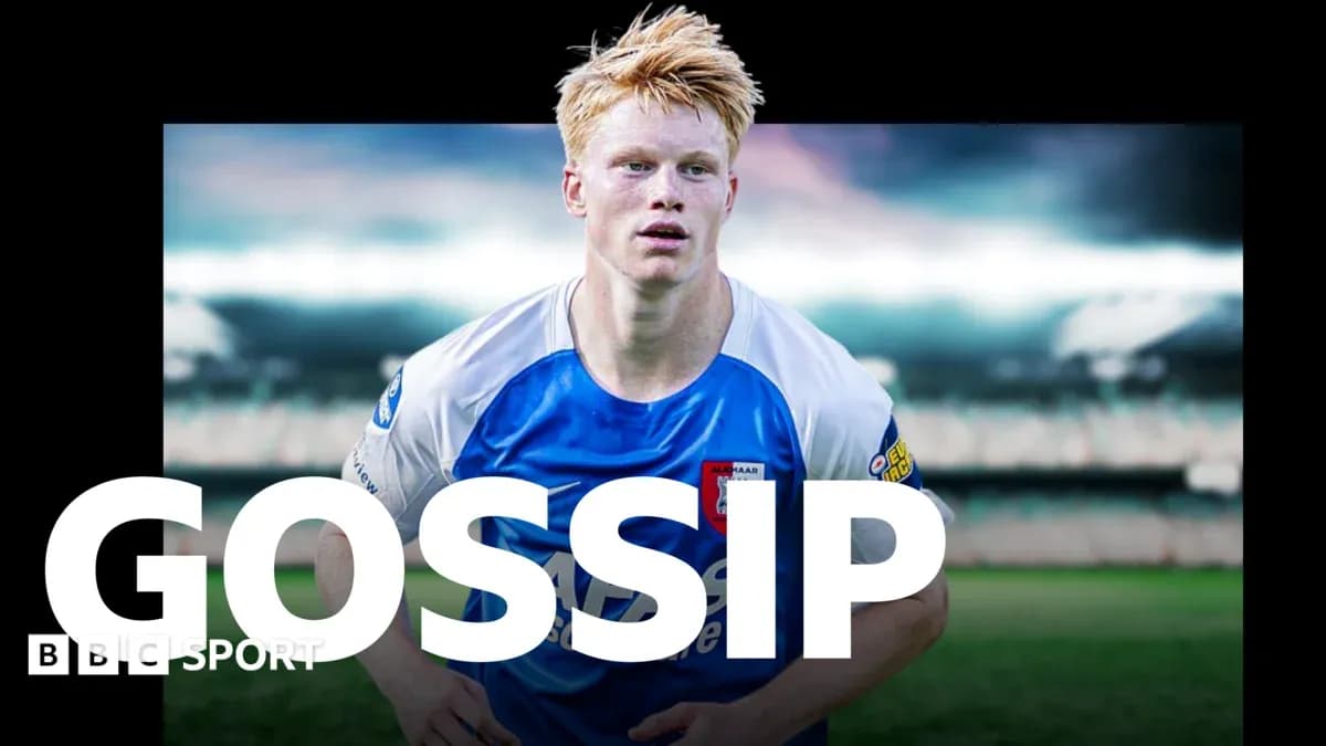 Joueur en maillot bleu sur le terrain de football Joueur en maillot bleu sur le terrain de football