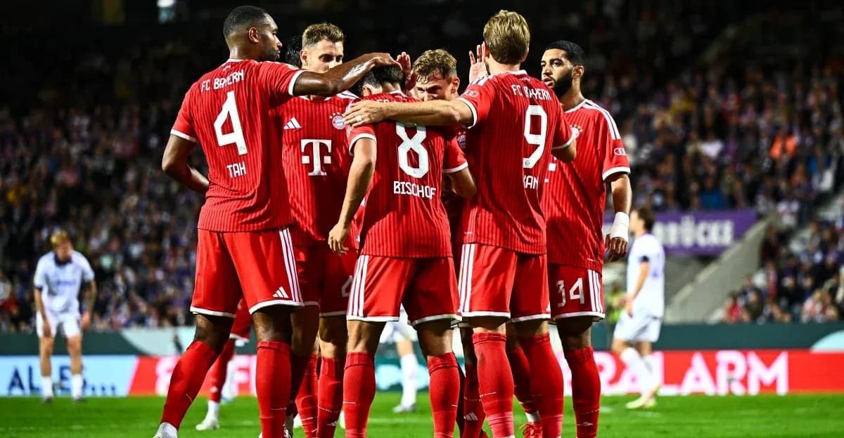 Joueurs du FC Bayern célébrant un but ensemble Joueurs du FC Bayern célébrant un but ensemble