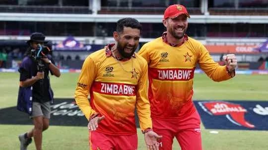 Joueurs zimbabwéens célébrant sur le terrain Joueurs zimbabwéens célébrant sur le terrain