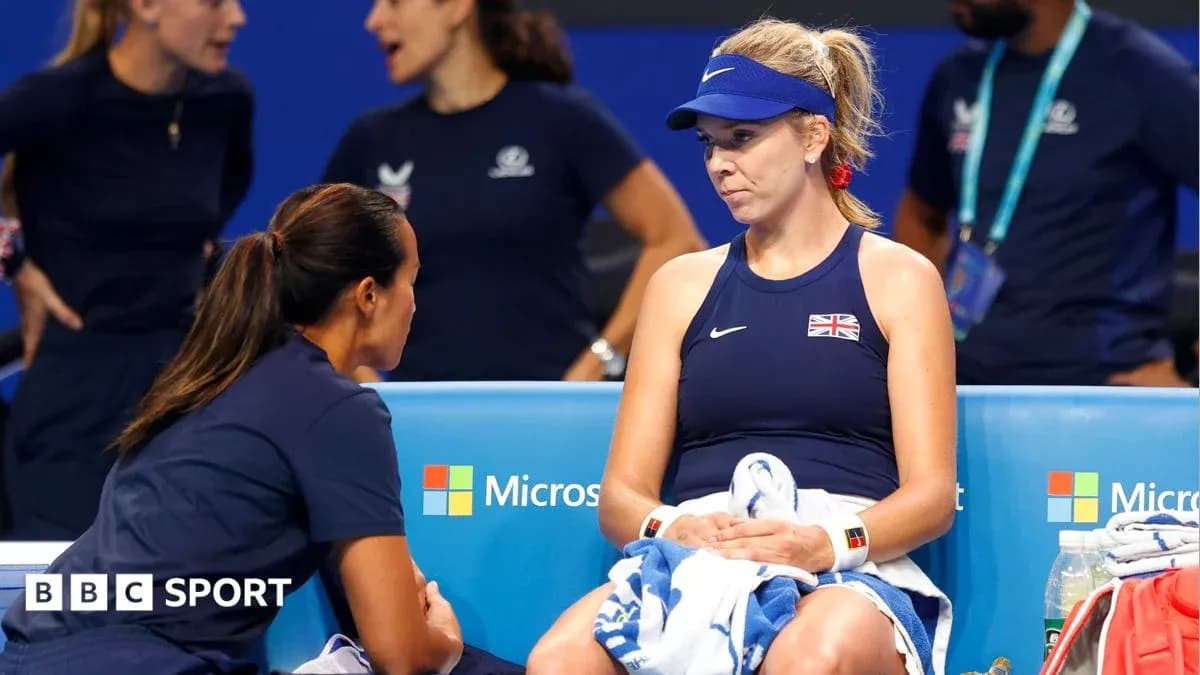 Joueuse britannique assise avec entraîneur lors d'un match Joueuse britannique assise avec entraîneur lors d'un match