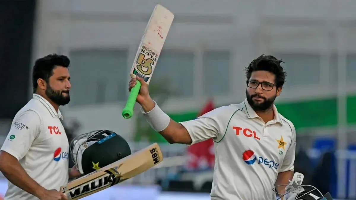 Joueurs de cricket pakistanais célébrant un score Joueurs de cricket pakistanais célébrant un score