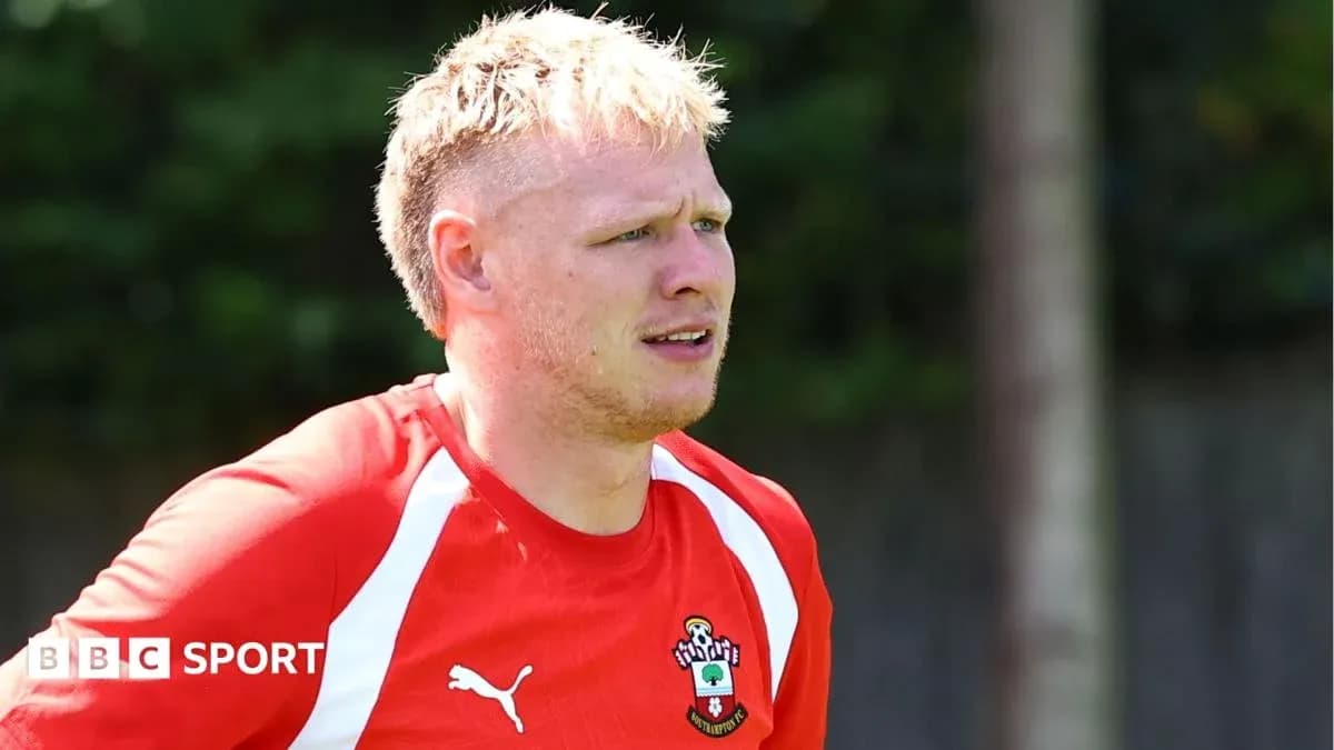 Joueur s'entraînant avec le maillot de Southampton FC Joueur s'entraînant avec le maillot de Southampton FC