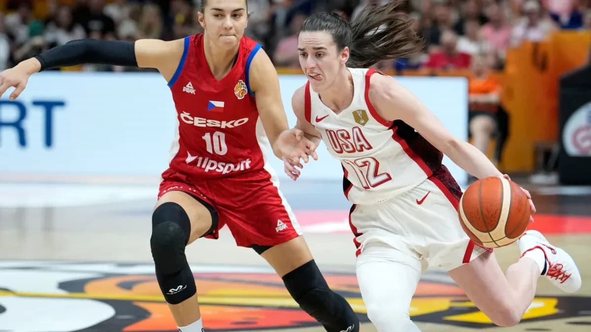 Joueuse des États-Unis dribblant pendant le match Joueuse des États-Unis dribblant pendant le match