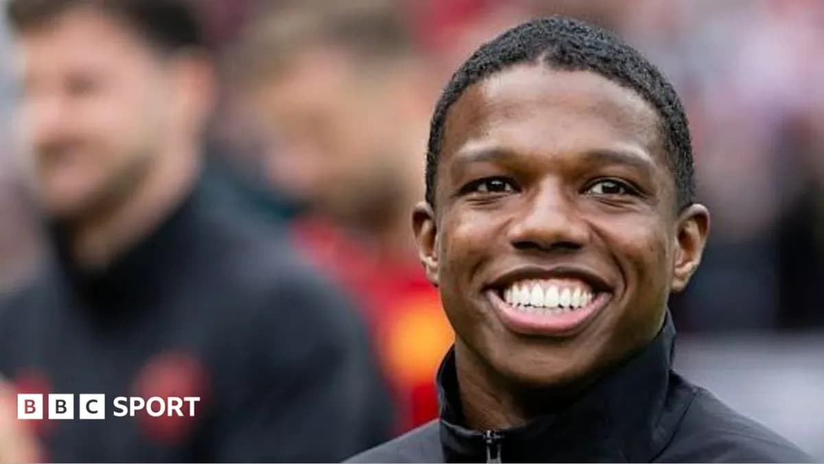 Joueur souriant lors d'un événement sportif Joueur souriant lors d'un événement sportif